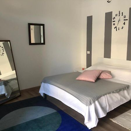 Monolocale Arredato Con Una Camera Daire Parma Dış mekan fotoğraf