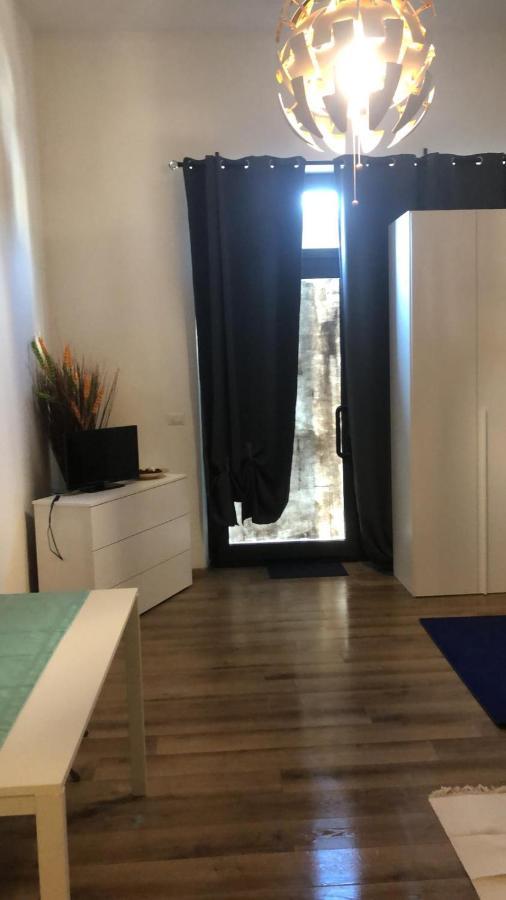 Monolocale Arredato Con Una Camera Daire Parma Dış mekan fotoğraf